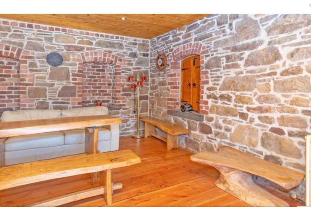 2 Bed Sandstone Residence Newport  エクステリア 写真