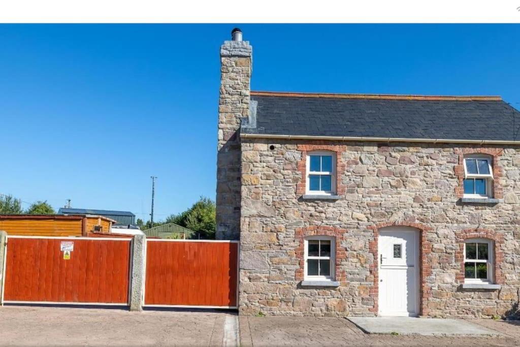 2 Bed Sandstone Residence Newport  エクステリア 写真
